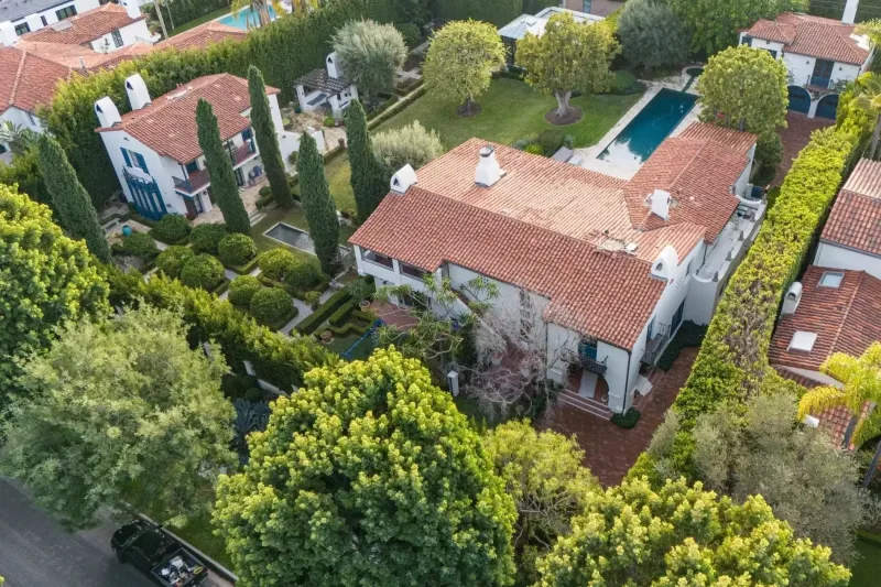 Bu da Selena və Benninin yeni villası