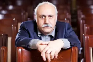 Eldar Mansurovun 52 illik arxivi