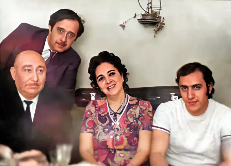 Eldar Mansurovun 52 illik arxivi