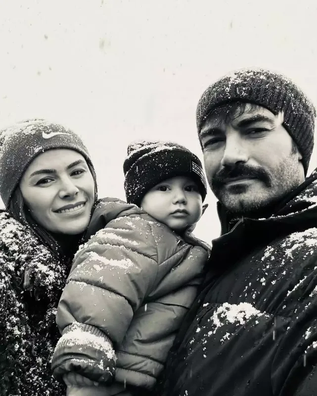 Ailəsi ilə şəkillərini paylaşdı