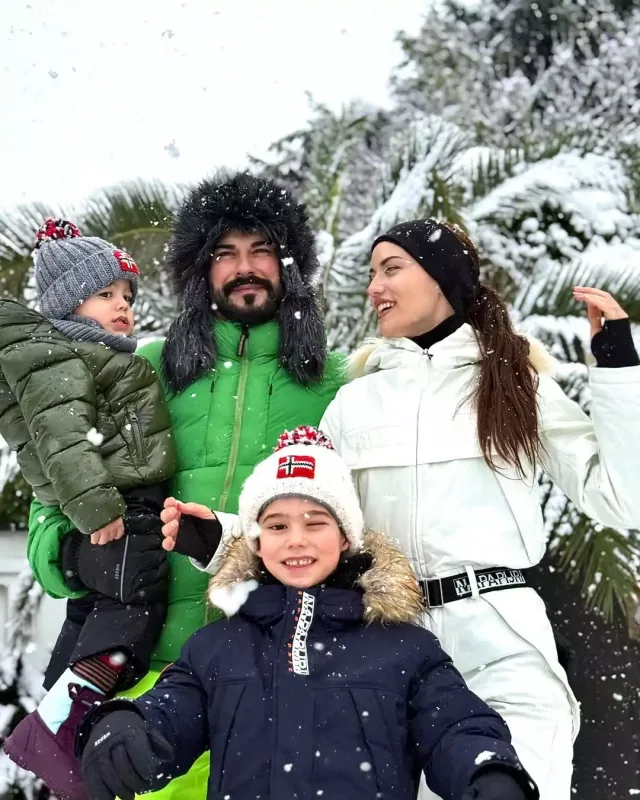 Fahriye və Burak cütlüyü oğulları ilə