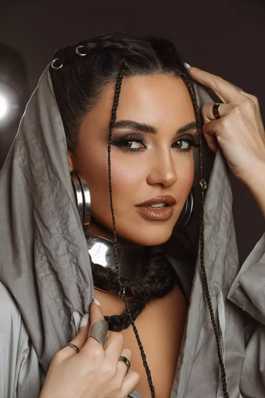 Çinarədən yeni mahnı və fotosessiya