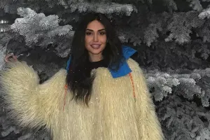 Pərvin kürkdə pozalar verdi