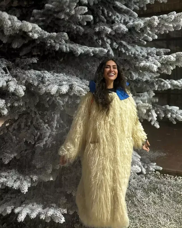 Pərvin kürkdə pozalar verdi