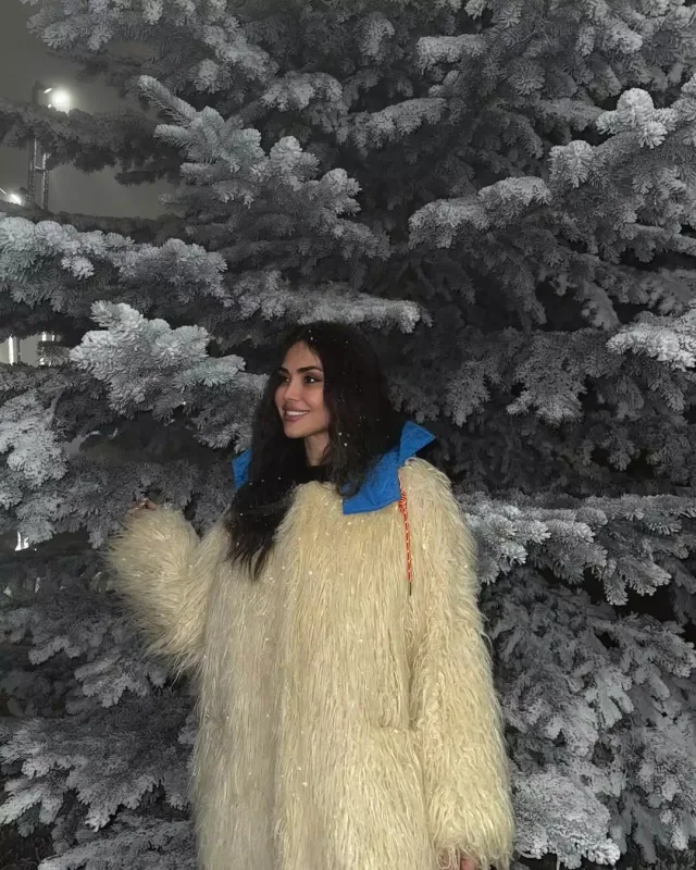 Pərvin kürkdə pozalar verdi