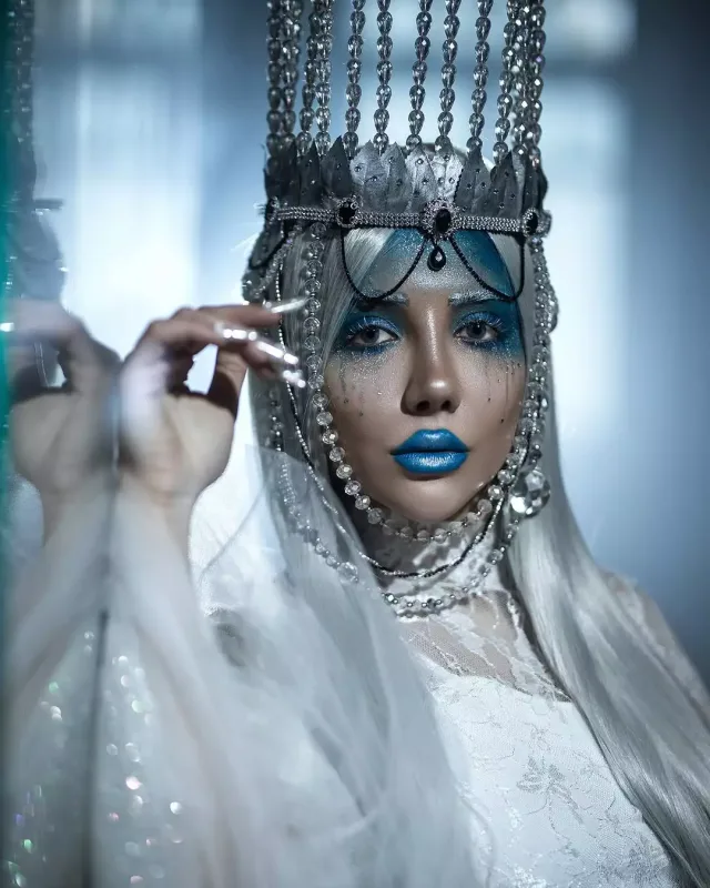 Azərbaycanlı müğənni qeyri-adi obrazda