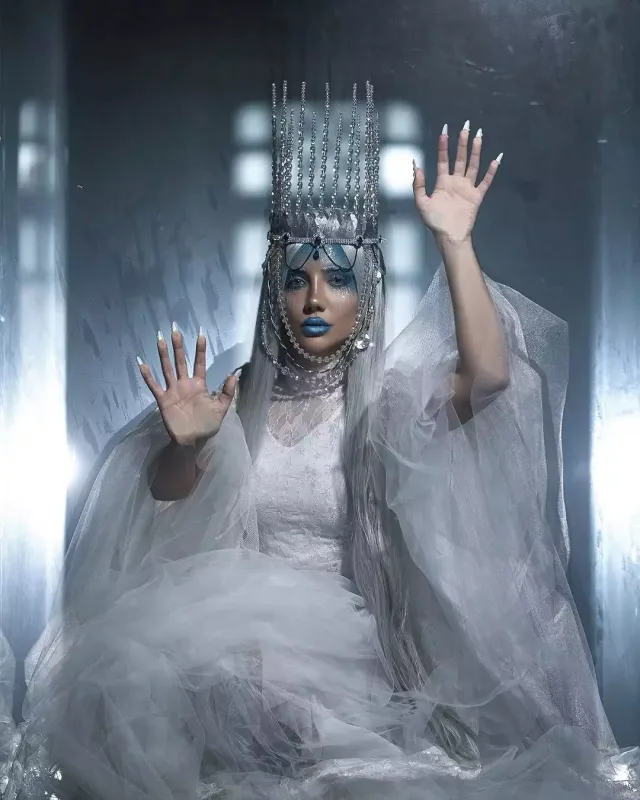 Azərbaycanlı müğənni qeyri-adi obrazda