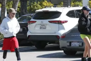 Castin yenə tərzi ilə diqqət çəkdi