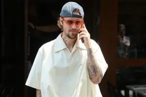 Castin Biber küçədə paparatsiyalarla dalaşdı - VİDEO