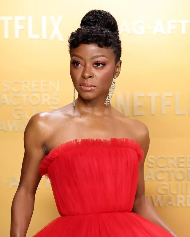 Ödül gecəsinin diqqət çəkənləri...