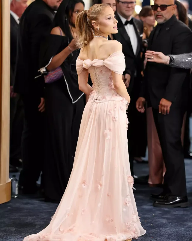 Ödül gecəsinin diqqət çəkənləri...