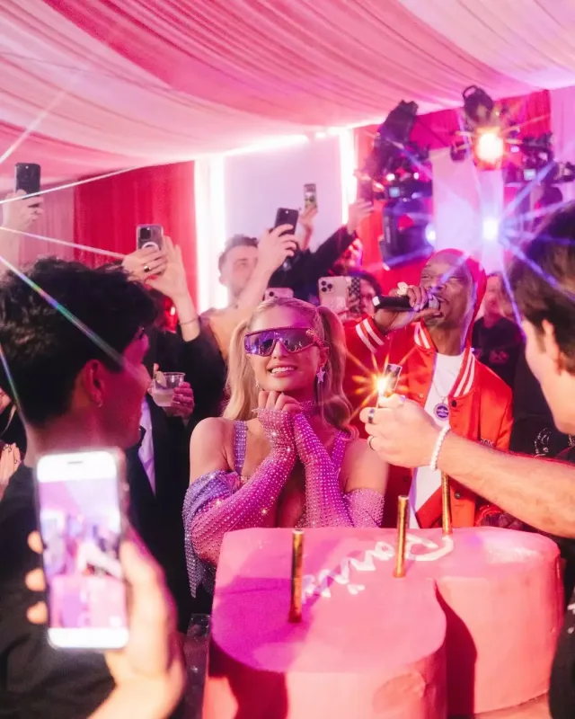 Paris Hilton 44 yaşını belə keçirtdi