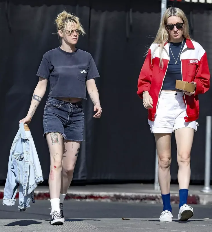 Aktrisa nişanlısı ilə görüntüləndi