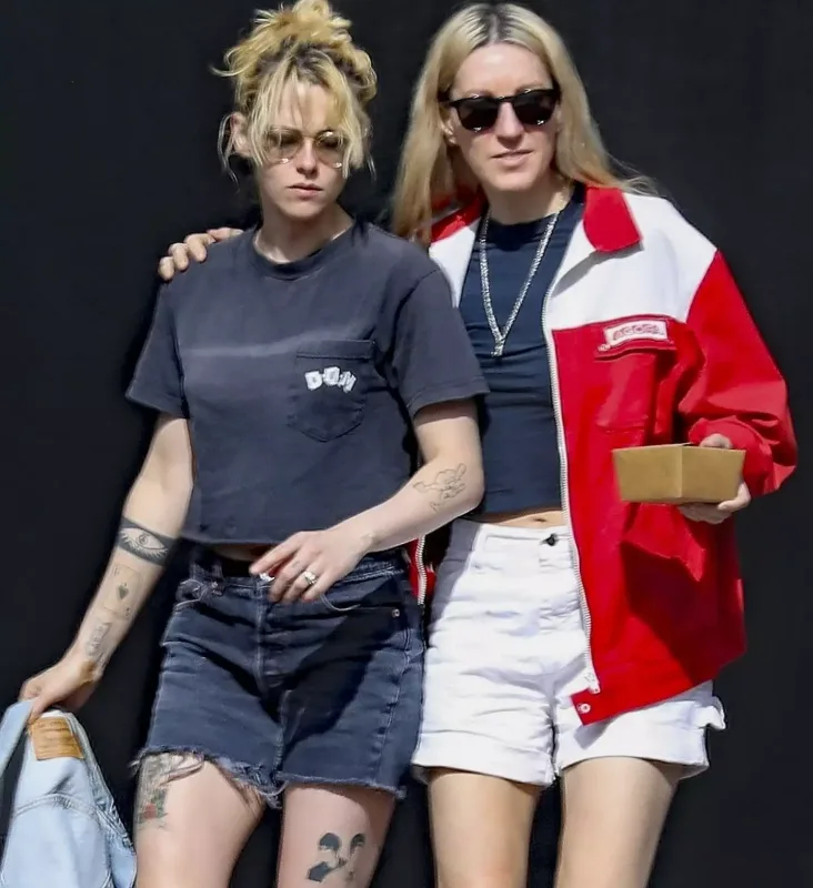 Aktrisa nişanlısı ilə görüntüləndi