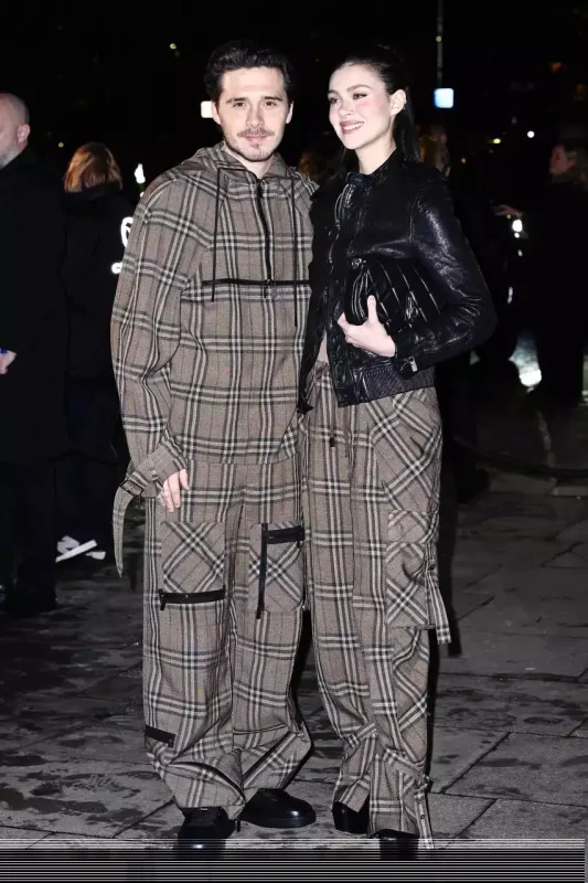 Bekhamın oğlu arvadı ilə belə görüntüləndi