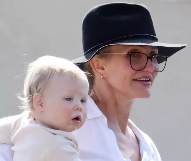 Kemeron Diaz ilk dəfə oğlu ilə görüntüləndi