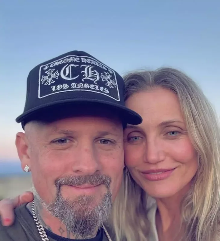 Kemeron Diaz ilk dəfə oğlu ilə görüntüləndi