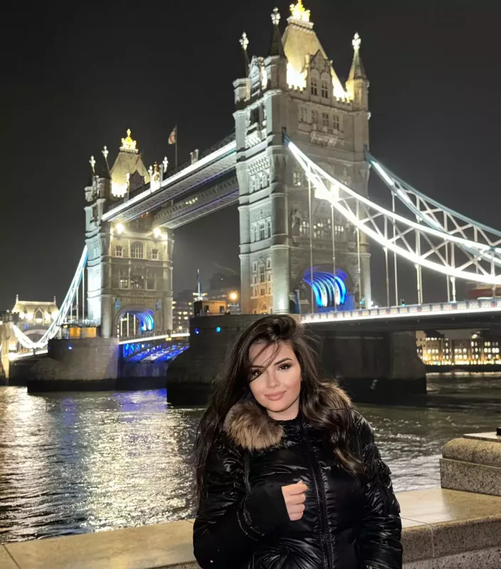 “Londonda gəzmək bir hekayə kitabına girmək kimi hiss etdirir”