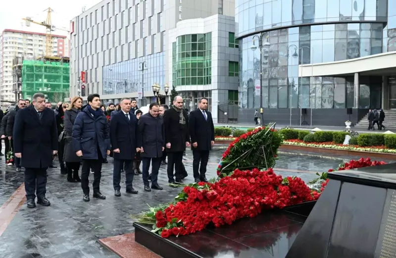 Mədəniyyət Nazirliyinin kollektivi Xocalı soyqırımı qurbanlarının xatirəsini yad edib