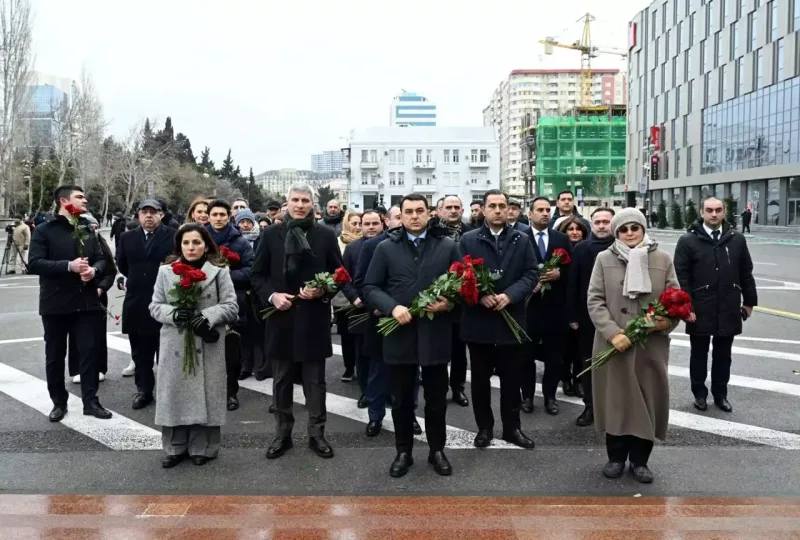 Mədəniyyət Nazirliyinin kollektivi Xocalı soyqırımı qurbanlarının xatirəsini yad edib