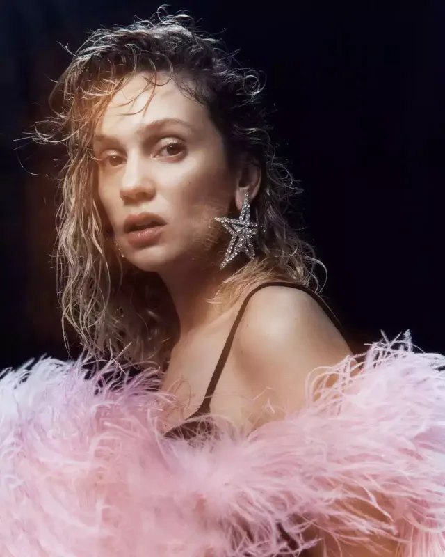 Gökhanla Farah eşq yaşayır?