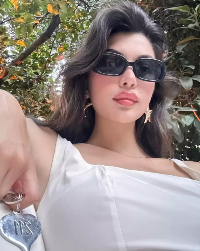 Yeni sevgilisi çılpaq modellik edir