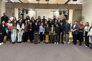 “Köhnə çamadanlar” tələbələr üçün nümayiş olundu