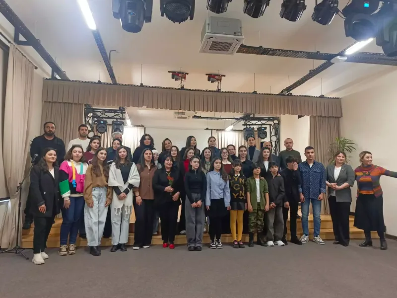 “Köhnə çamadanlar” tələbələr üçün nümayiş olundu