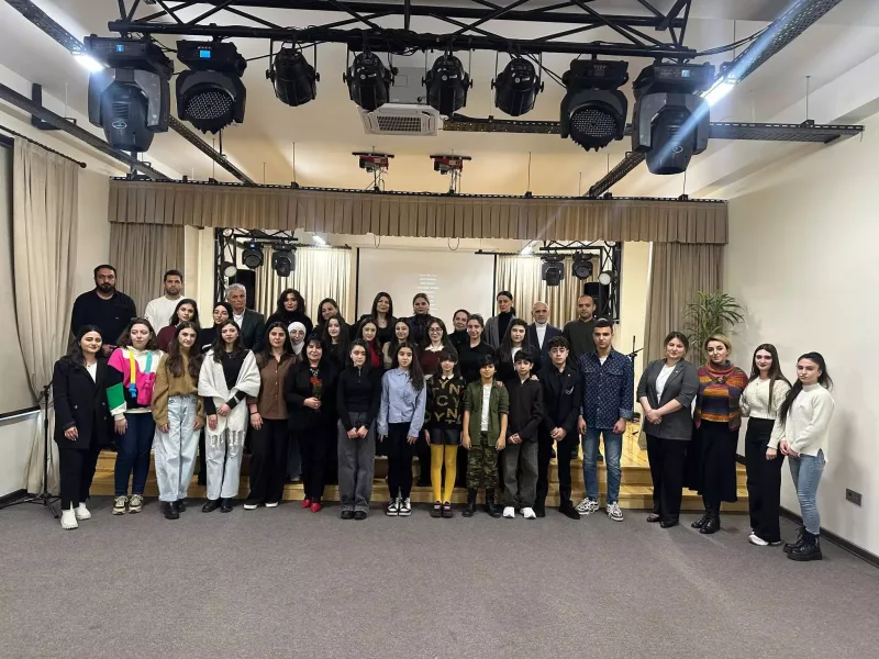 “Köhnə çamadanlar” tələbələr üçün nümayiş olundu