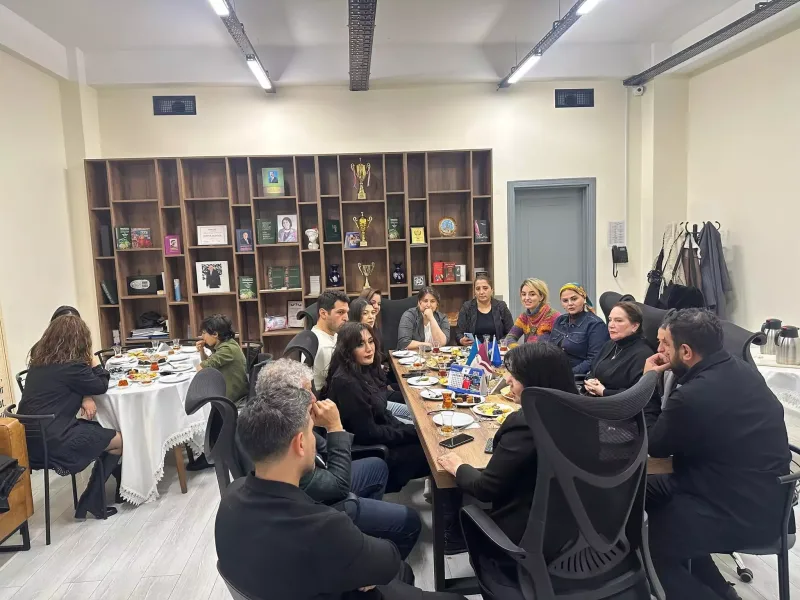 “Köhnə çamadanlar” tələbələr üçün nümayiş olundu