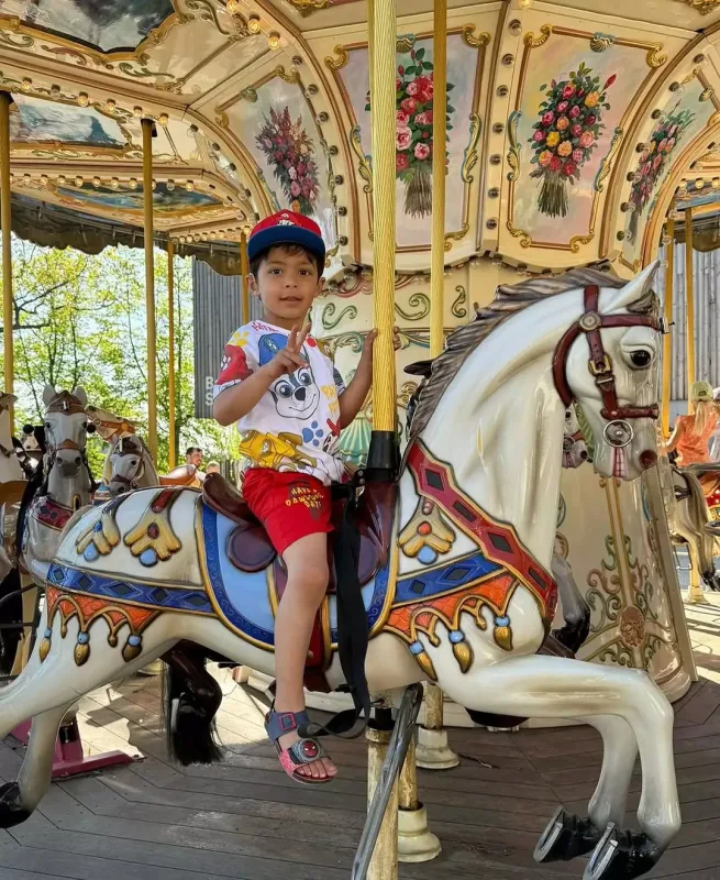 Almazdan İsveçdə yaşayan nəvəsi ilə bağlı paylaşım