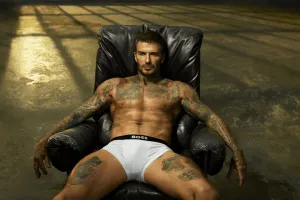 Bekham alt-paltarda pozalar vermək üçün 2 həftə bunları edib