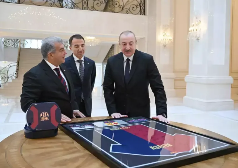 “Barselona” prezidentindən İlham Əliyevə hədiyyə - FOTOLAR