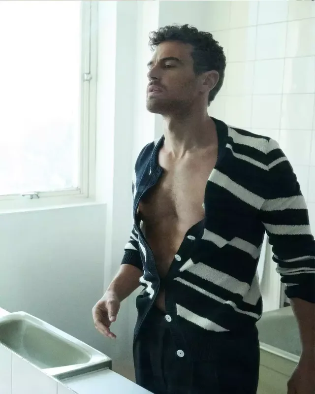 Teo Ceymsdən “Dolce&amp;Gabanna” üçün fotolar