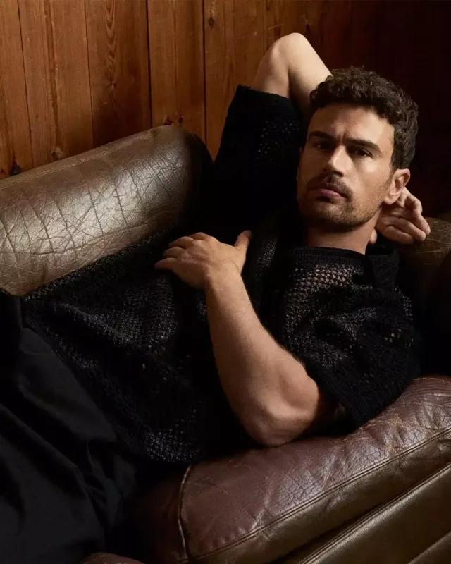 Teo Ceymsdən “Dolce&amp;Gabanna” üçün fotolar