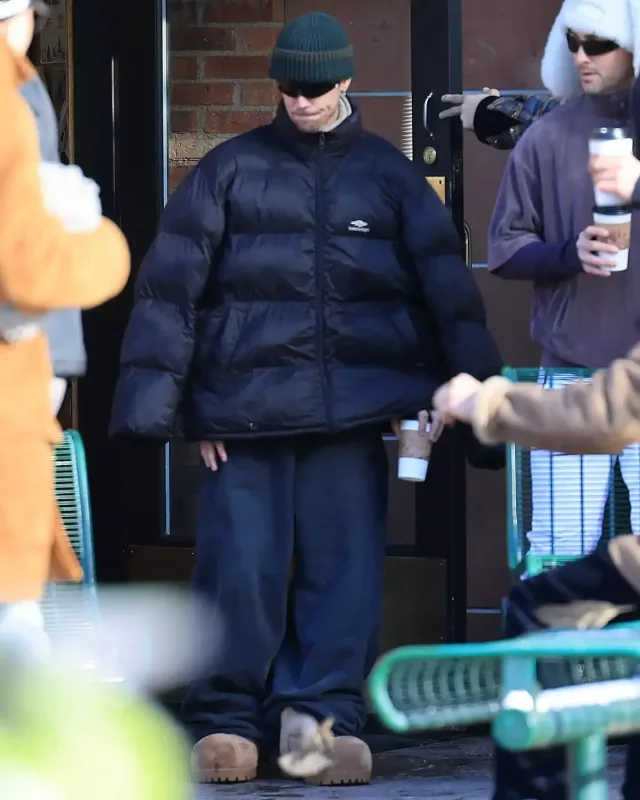 Castin gödəkçəsi ilə gündəmdə