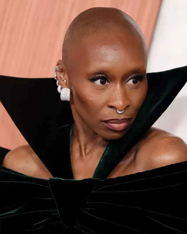 Qırmızı xalıda ulduz keçidi...