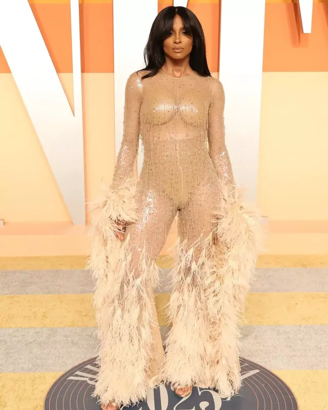 “Oskar-2025”ə yarıçılpaq halda gələn məşhurlar