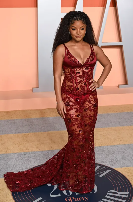 “Oskar-2025”ə yarıçılpaq halda gələn məşhurlar