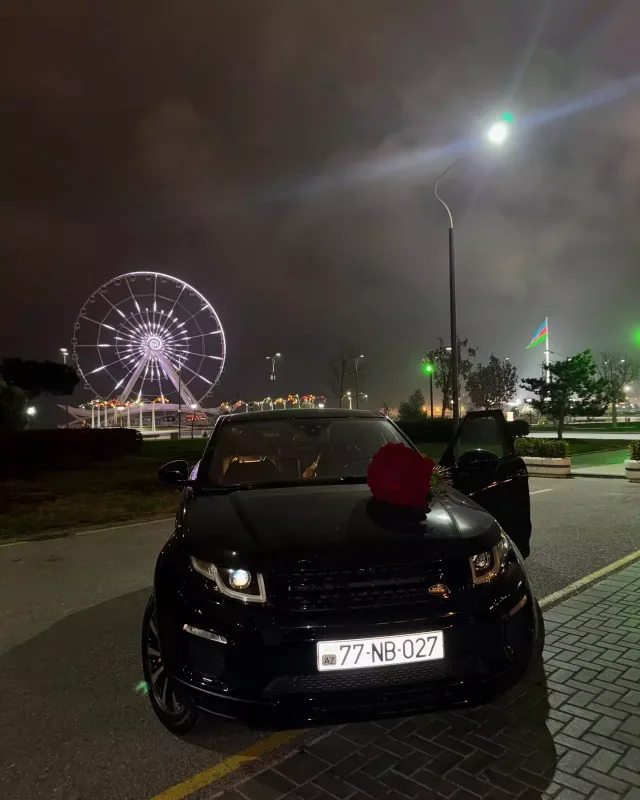 Azərbaycanlı futbolçu xanımına bahalı avtomobil aldı