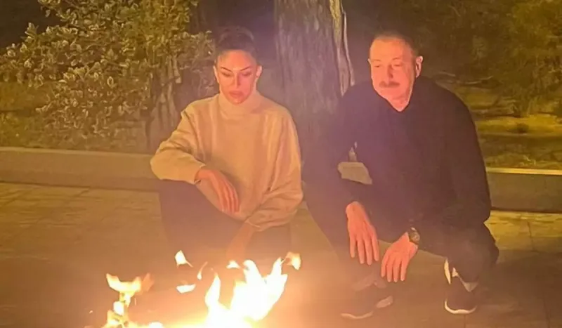 Prezident və xanımı çərşənbə tonqalı ətrafında - Fotolar