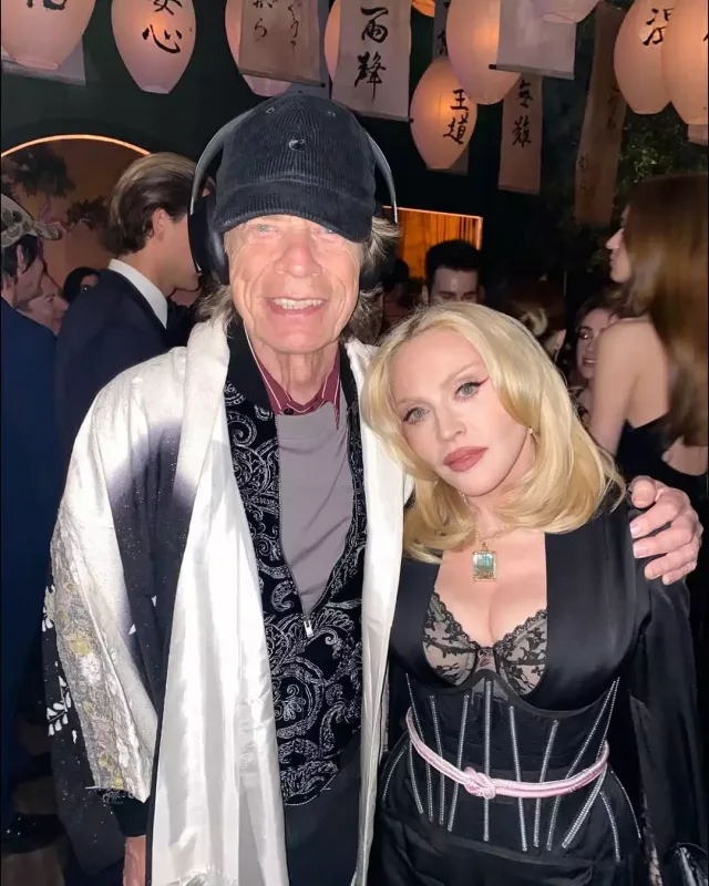 “Qorxu filmindəki kuklaya oxşayır” - Madonnanı tənqid etdilər