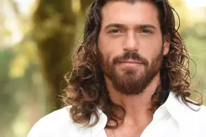 Can Yaman instaqrama qayıtdı!