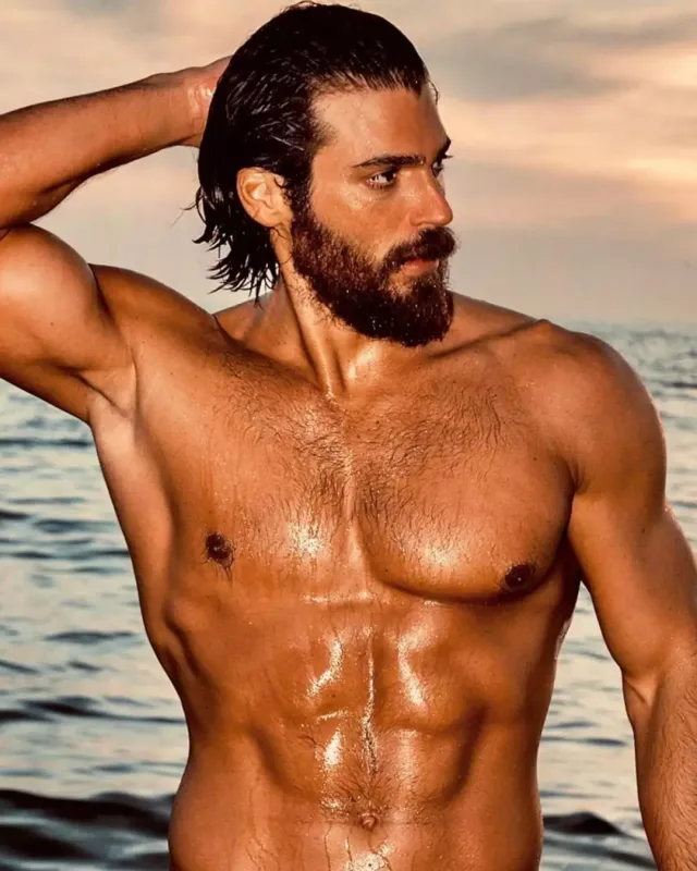 Can Yaman instaqrama qayıtdı!