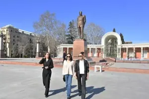 Mehriban Əliyeva qızları ilə Gəncədə - Fotolar