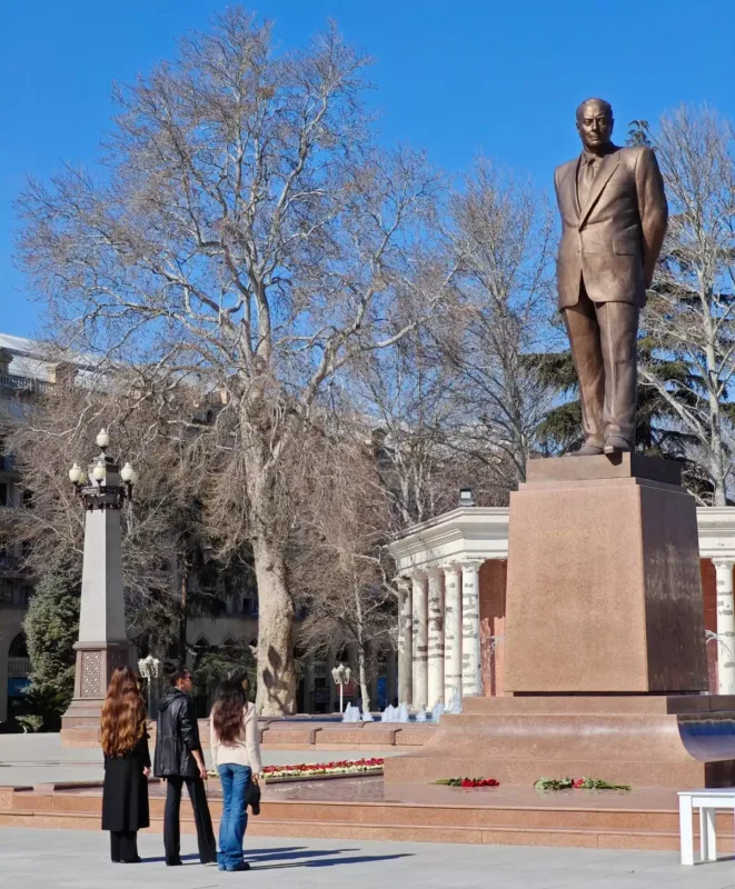 Mehriban Əliyeva qızları ilə Gəncədə - Fotolar