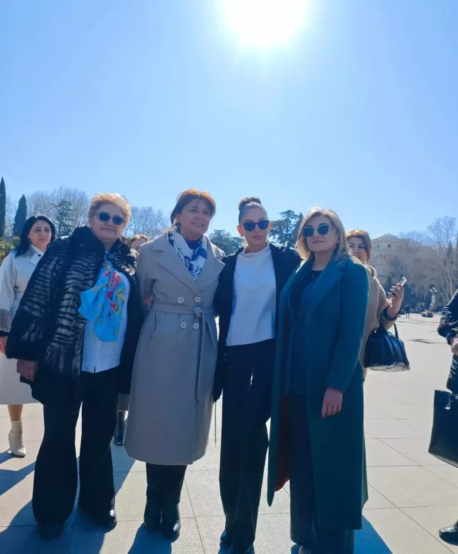 Mehriban Əliyeva qızları ilə Gəncədə - Fotolar