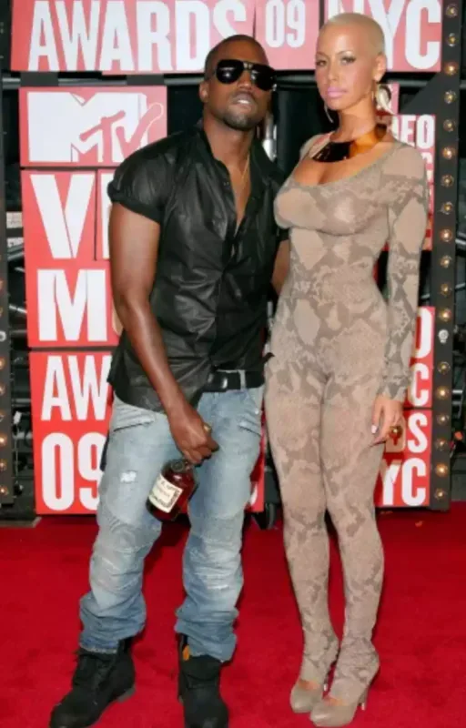 Keçmiş sevgilisi Kanyenin xanımlarının niyə çılpaq gəzdiyini açıqladı