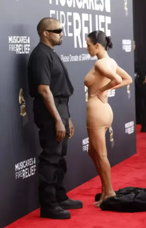 Keçmiş sevgilisi Kanyenin xanımlarının niyə çılpaq gəzdiyini açıqladı