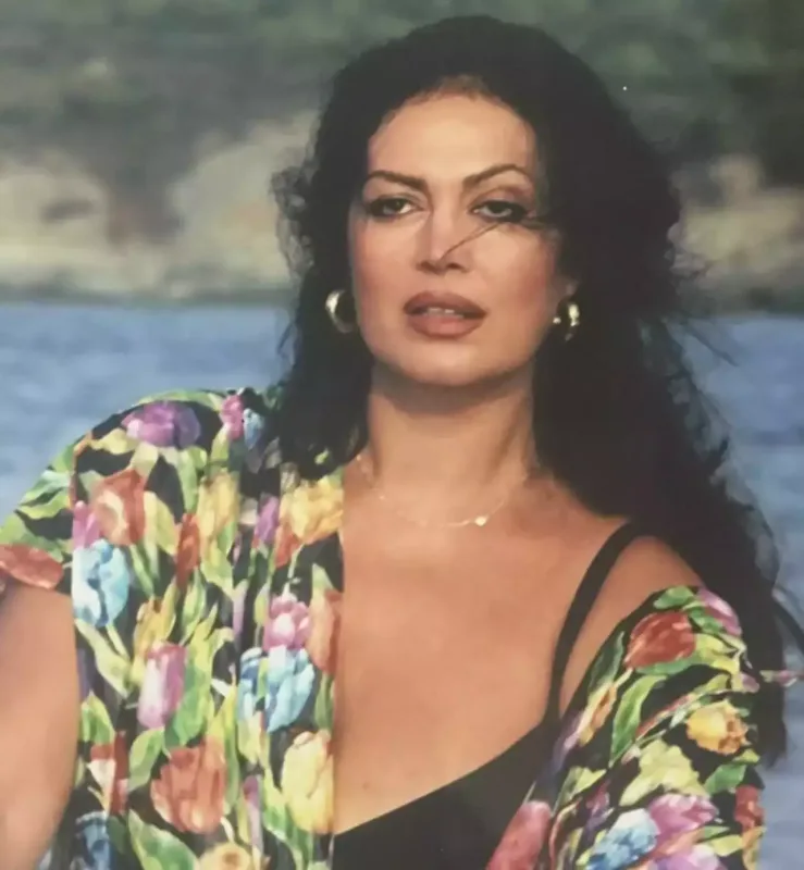 Türkan Şoray viral olan makiyajından danışdı